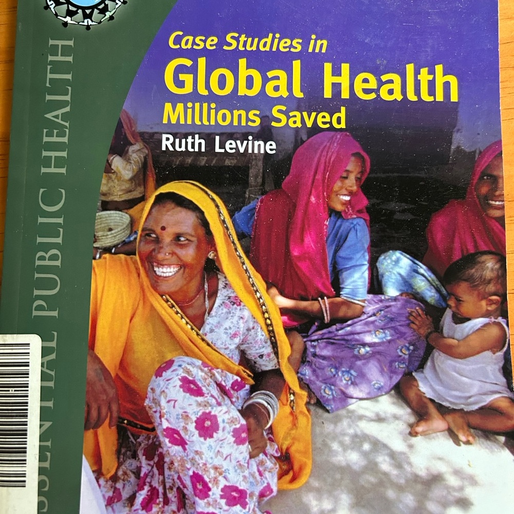 Paperback Case studies in Global Health